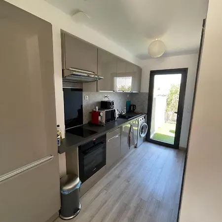 Apartment T2 Climatise Avec Jardin